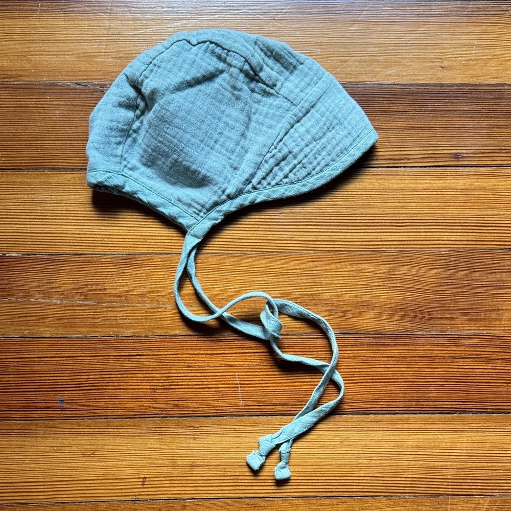 Briar Baby | Soft Green Baby Bonnet 0-3 mo